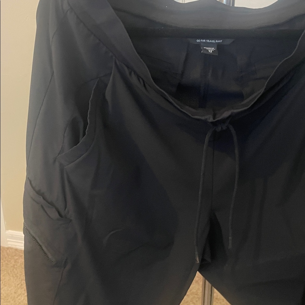Athleta Jet Black Go Far Travel Pant cargo - Picture 3 of 6